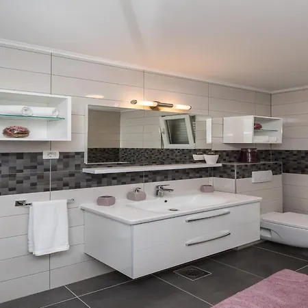 Ferienhaus Monika - Two Bedroom With Terrace And Sea View Ston