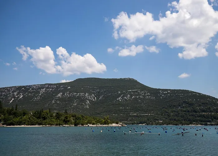 Monika - Two Bedroom With Terrace And Sea View Dom wakacyjny